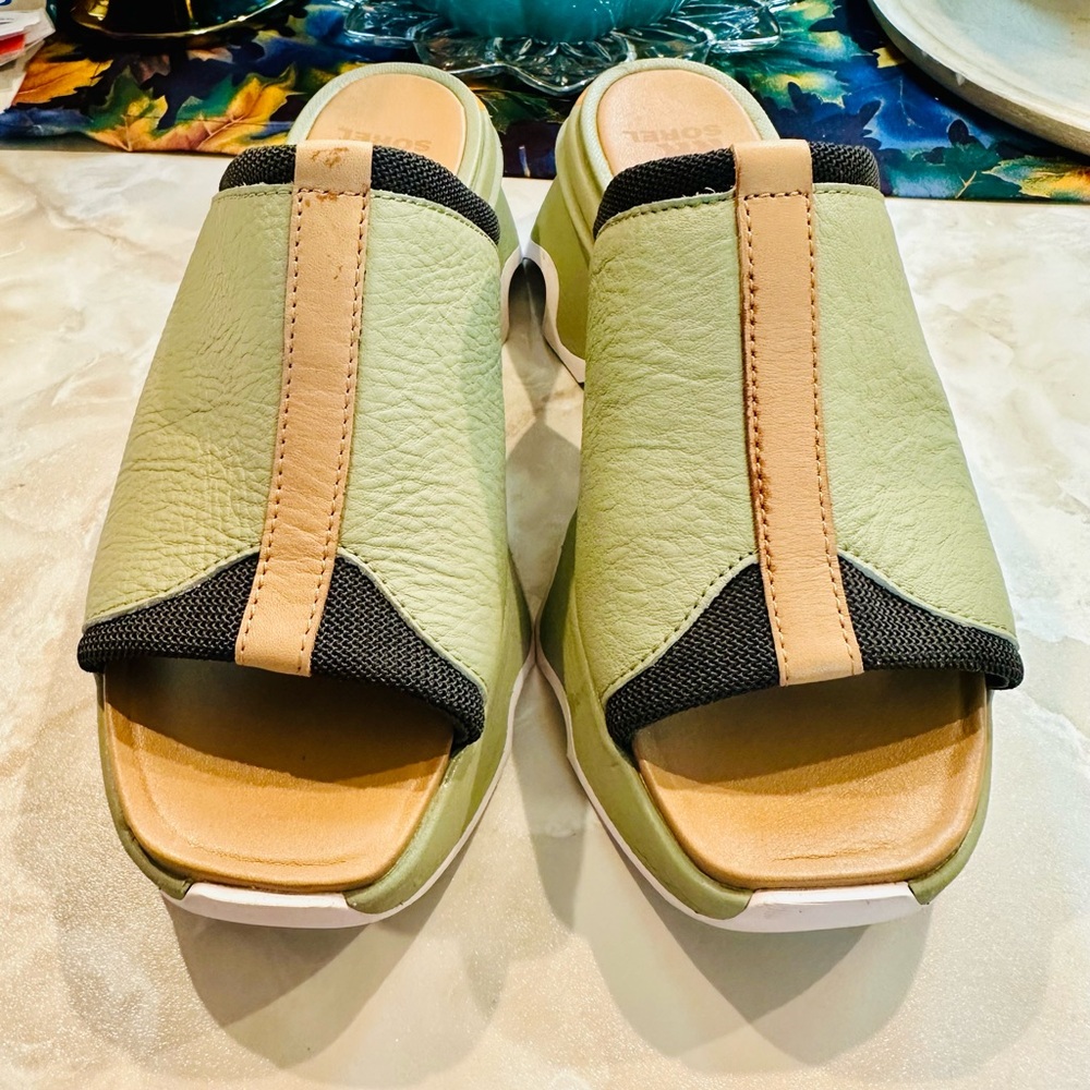 SOREL KINETIC Impact GREEN and Tan Women's Slide Sandals size 8